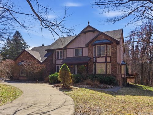 6400 Bridle Ln, Highland, MI, 48356-1200 | Card Image