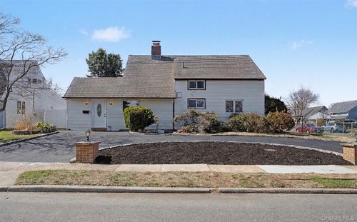 37 Fork Ln, Hicksville, NY, 11801-6257 | Card Image