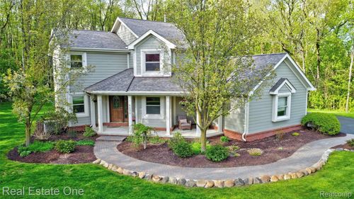 5370 Greenview Dr, Clarkston, MI, 48348-3717 | Card Image