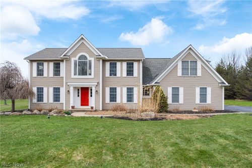 10075 Waterford Trl, Chagrin Falls, OH, 44023-6247 | Card Image