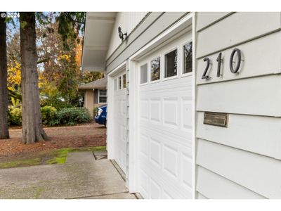 210 Sw 130 Th Ave, House other with 5 bedrooms, 2 bathrooms and 2 parking in Beaverton OR | Image 3