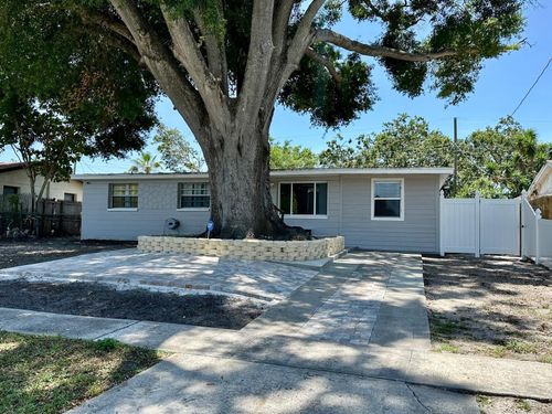 8996 Southern Comfort Dr, LARGO, FL, 33773-4728 | Card Image