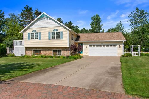 1001 Victorian Ln, Plover, WI, 54467-2422 | Card Image