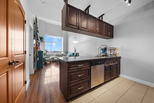 402-11935 Burnett St, Maple Ridge, BC, V2X9A9 | Card Image