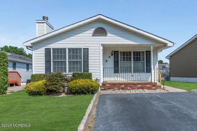 21 Parkview Way, House other with 3 bedrooms, 2 bathrooms and null parking in Manalapan NJ | Image 2