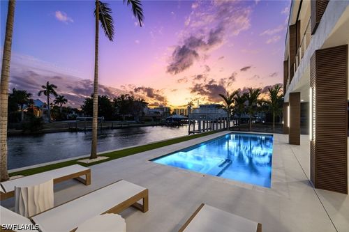 256 Trade Winds Ave, NAPLES, FL, 34108-2327 | Card Image