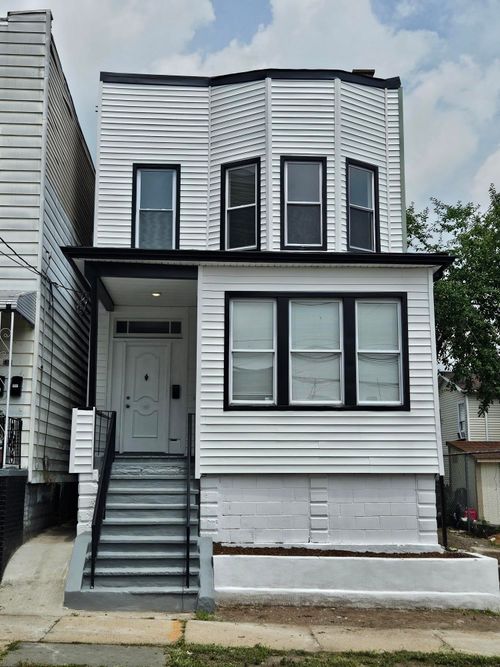 10 Wilkinson Ave, Jersey City, NJ, 07305-4215 | Card Image