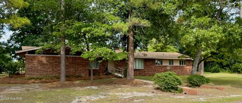 2206 Second Ave, Elizabethtown, NC, 28337-7015 | Card Image
