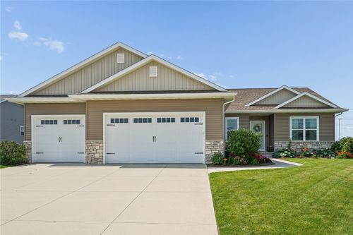495 Dutch Dr, Robins, IA, 52328-8601 | Card Image
