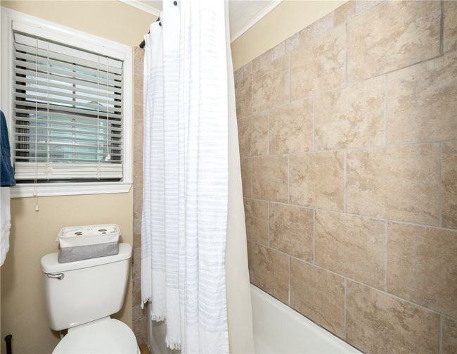 923 N Hull St, House other with 3 bedrooms, 2 bathrooms and null parking in Caldwell TX | Image 15
