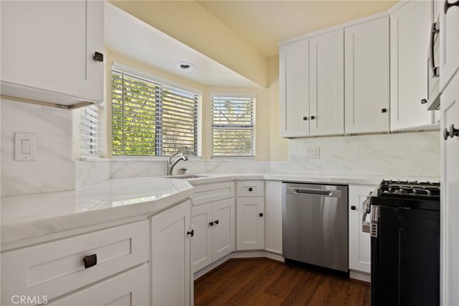 Beautiful Kitchen all new featuring Dolomite granite counter tops | Image 9