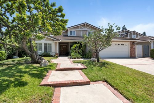 18814 Los Alimos St, Northridge, CA, 91326-2747 | Card Image