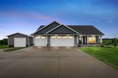 3363 Southridge Dr, Amana, IA, 52203-7900 | Card Image