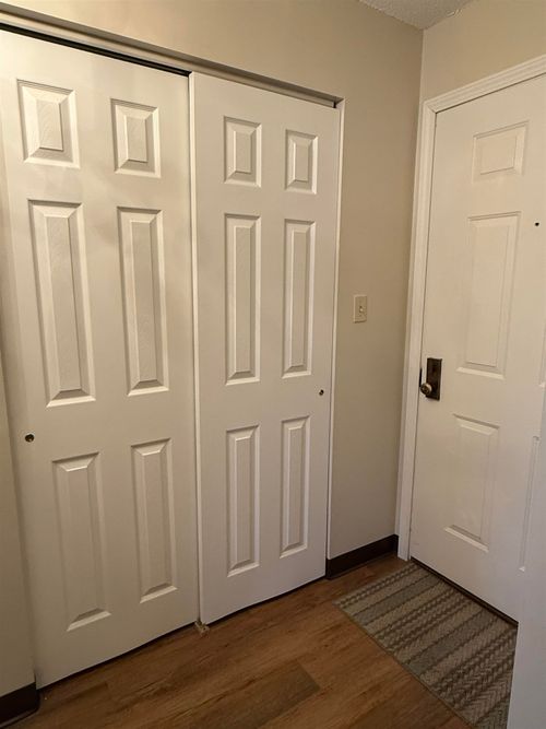 32-19 Country Club Drive, Manchester, NH, 03102 | Card Image