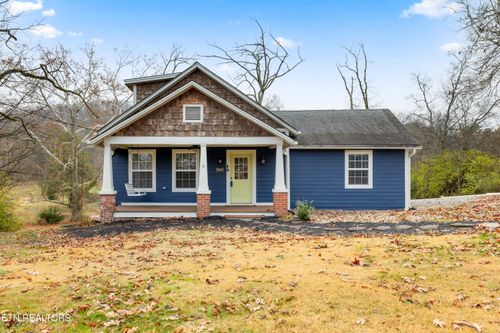 2520 W Beaver Creek Dr, Powell, TN, 37849-4821 | Card Image