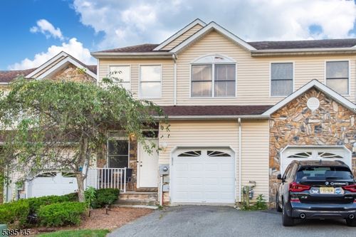 136 Springhill Dr, Morris Plains, NJ, 07950-1184 | Card Image