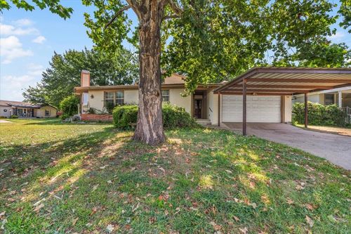 7000 Park Place Dr, Richland Hills, TX, 76118-6351 | Card Image