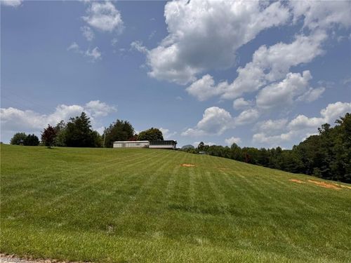 124 Great Pilot Ln, Pinnacle, NC, 27043-9064 | Card Image