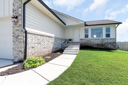 2322 S Hickory Creek St, Wichita, KS, 67235-4106 | Card Image