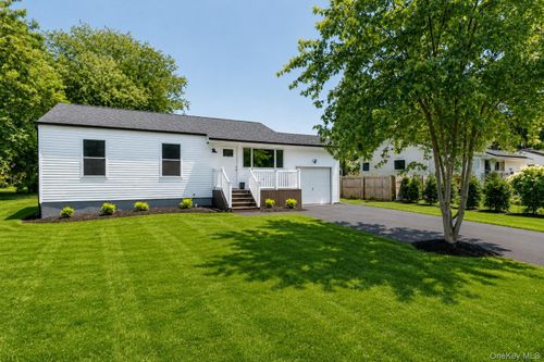 743 Hoffman Ave, Bellport, NY, 11713-1646 | Card Image