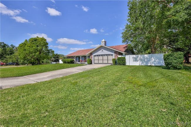 12191 Monarco Ln, House other with 3 bedrooms, 2 bathrooms and 2 parking in SPRING HILL FL | Image 6