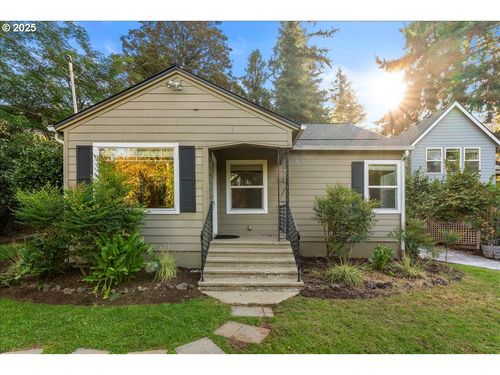 239 Rock St, Silverton, OR, 97381-1818 | Card Image