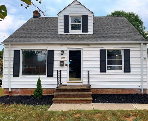 901 E 210th St, Euclid, OH, 44119-2411 | Card Image
