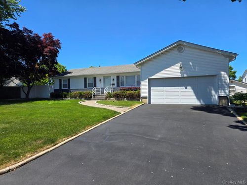 57 Shipman Ave, Babylon, NY, 11703-2226 | Card Image