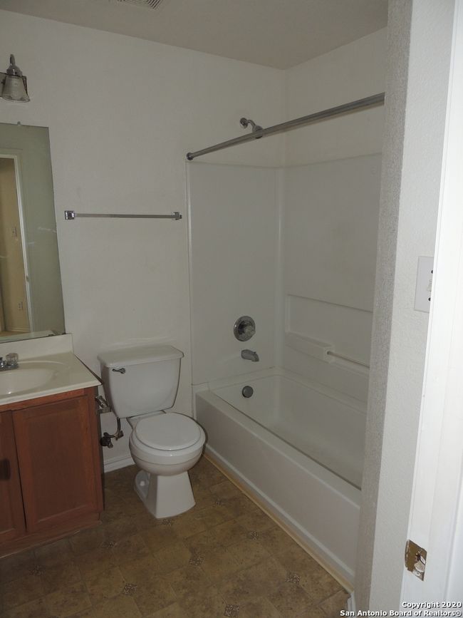 9930 Shawnee Blf, House other with 4 bedrooms, 2 bathrooms and null parking in Converse TX | Image 7