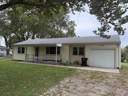 3919 Nw Rochester Rd, Topeka, KS, 66617-1782 | Card Image