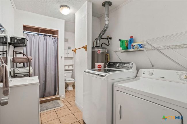 921 S Laurel Ave, House other with 3 bedrooms, 1 bathrooms and null parking in Luling TX | Image 16
