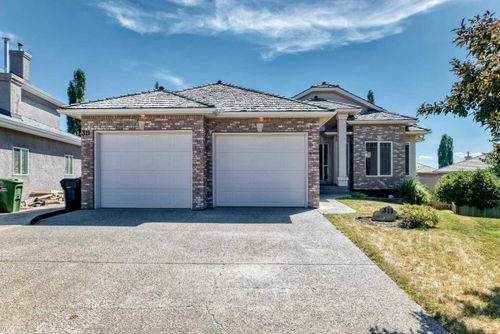 311 Royal Crest Bay Nw, Calgary, AB, T3G4M3 | Card Image