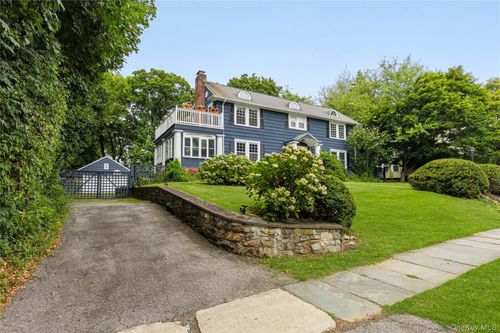 724 Stuart Ave, Mamaroneck, NY, 10543-4119 | Card Image