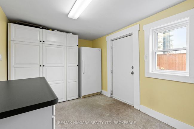 87 King St, Home with 2 bedrooms, 2 bathrooms and 3 parking in Port Colborne ON | Image 7