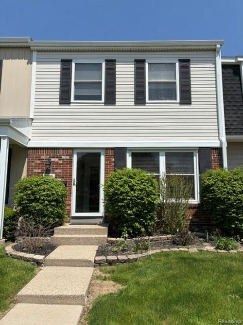 1030 Larson Ct, Rochester Hills, MI, 48307-3011 | Card Image