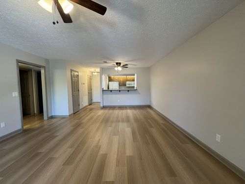 315 Village Ln W, Dickson, TN, 37055-2933 | Card Image