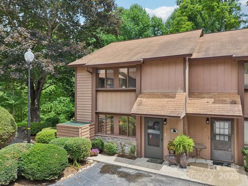 37 George Cir, Maggie Valley, NC, 28751-7667 | Card Image