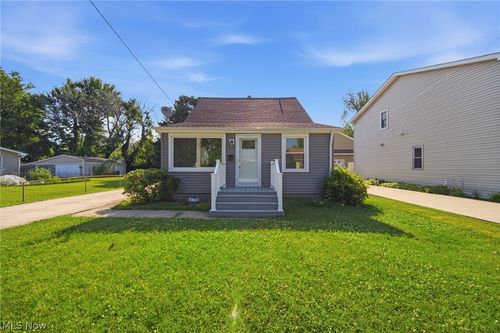 5635 Park St, Mentor-on-the-Lake, OH, 44060-2533 | Card Image