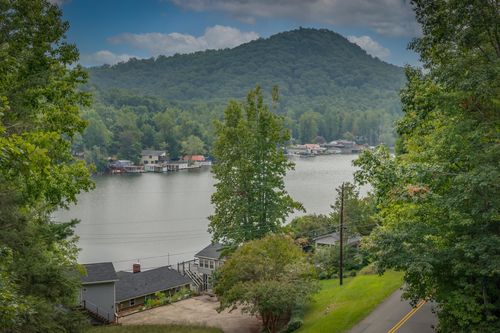 1655 W Lakeshore Dr, LANDRUM, SC, 29356-9373 | Card Image