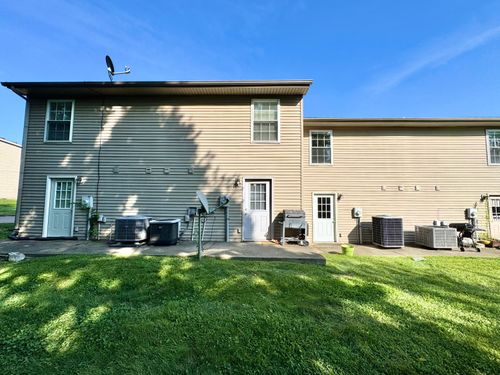 39-1100 Horsemans Ln, Lexington, KY, 40504-2875 | Card Image