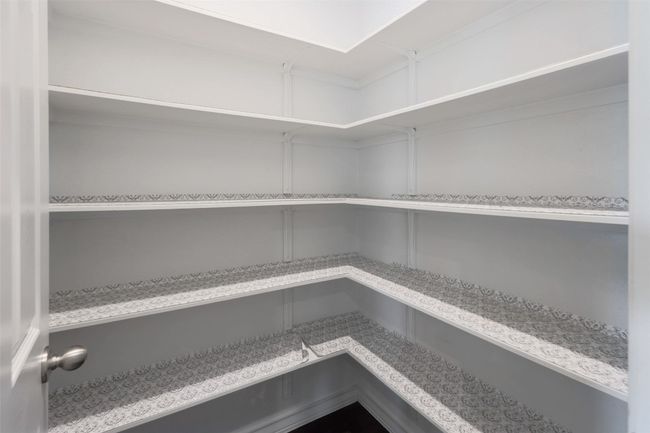 Impressive pantry | Image 8