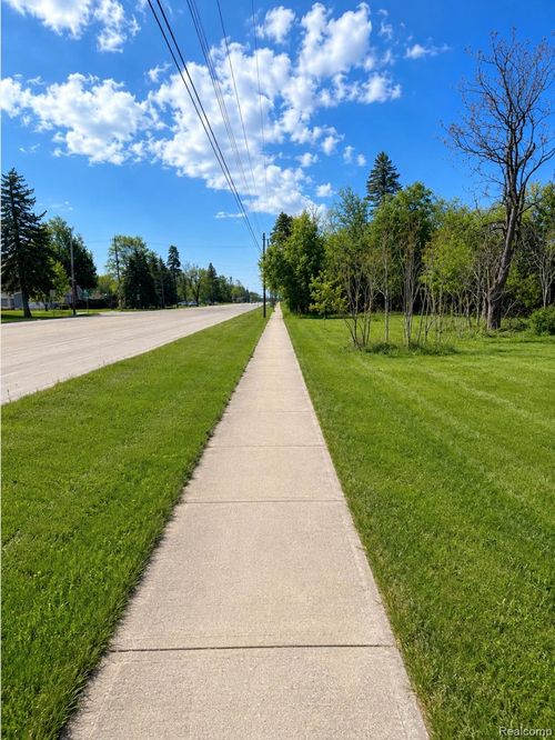 1423 N Belsay Rd, Burton, MI, 48509-1604 | Card Image