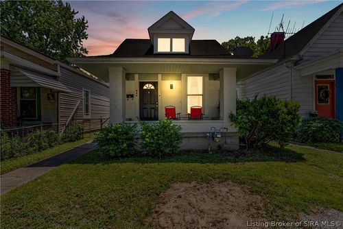 946 E Maple St, Jeffersonville, IN, 47130-4326 | Card Image