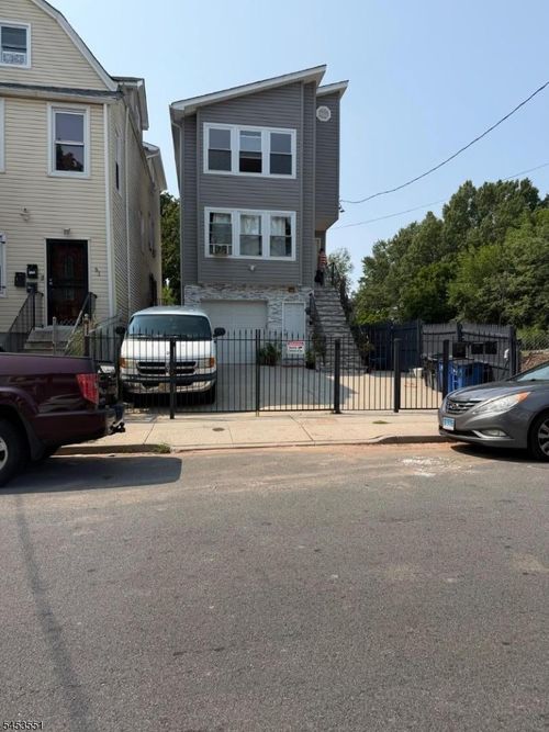 95 Ellis Ave, Irvington, NJ, 07111-4307 | Card Image