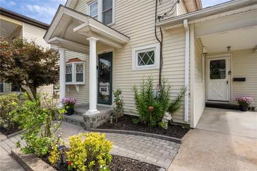 294 Washington St, West Warwick, RI, 02893-5935 | Card Image
