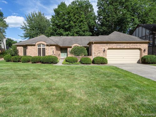 53640 Oakview Drive, Shelby Twp, MI, 48315 | Card Image