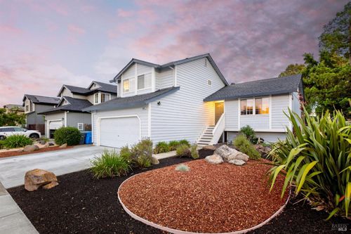 3532 Banyan St, Santa Rosa, CA, 95403-1528 | Card Image