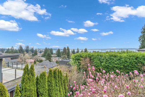 2558 Mathers Ave, West Vancouver, BC, V7V2J1 | Card Image