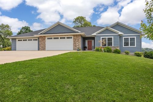 1062 Oak View Ct, Tipton, IA, 52772-9431 | Card Image