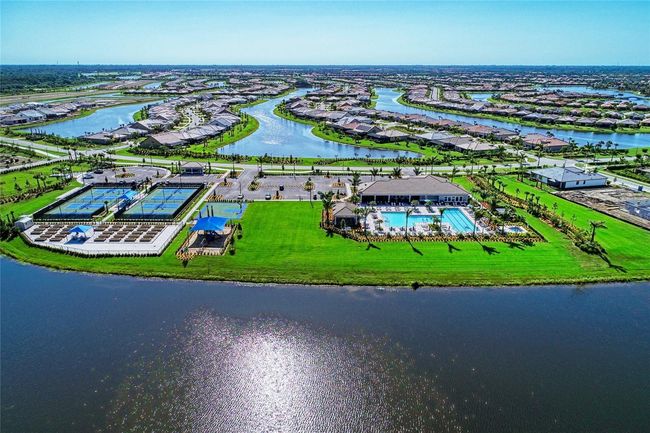 Aerial view of the club house | Image 74